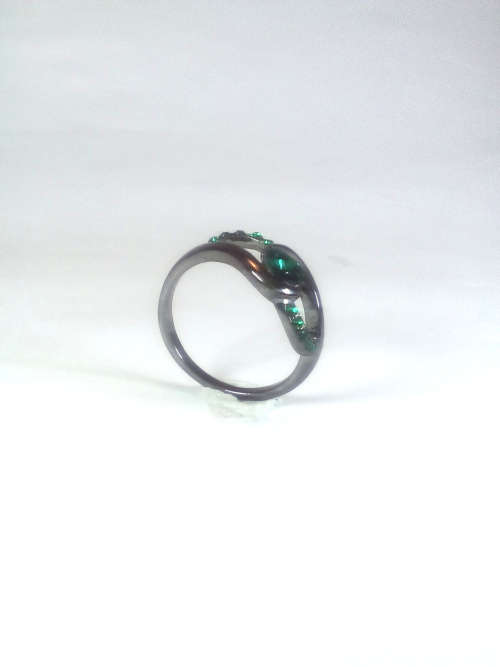 AMAZING! 1,75 Carat Simulated Emeralds Size 8 US
