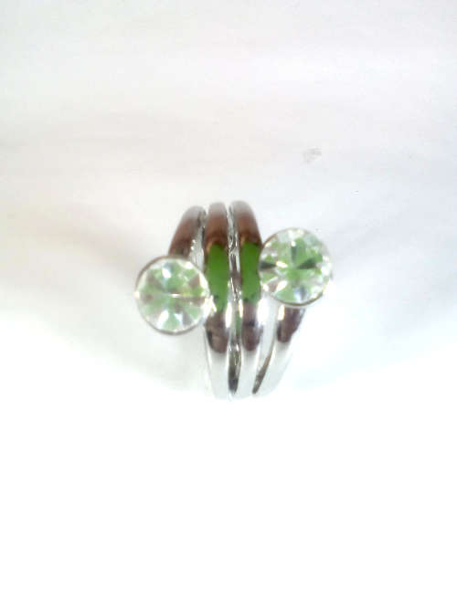STUNNING! Ring With 2.00 Carat  Simulated Diamonds Size 7 US