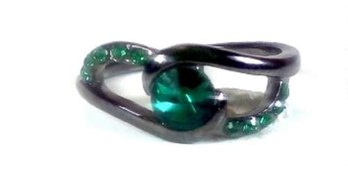 AMAZING! 1,75 Carat Simulated Emeralds Size 8 US