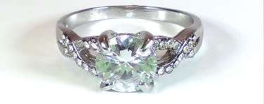 EXQUISITE! Infinity Ring With 1,75 Carat Simulated Diamond Size 10 US