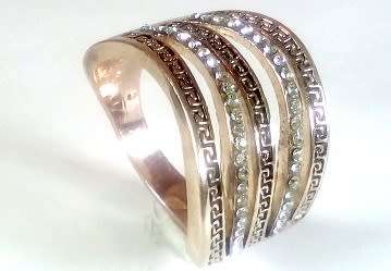 BEAUTIFUL! Ring With 1,25 Carat Simulated Diamonds Size 9 US
