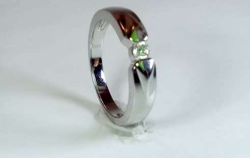 BEAUTIFUL! Ring With 0,75 Carat Simulated Diamond Size 7 US
