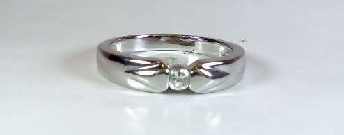 BEAUTIFUL! Ring With 0,75 Carat Simulated Diamond Size 7 US
