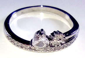 EXQUISITE! 0,75 Carat Simulated Diamond Ring Size 8 US