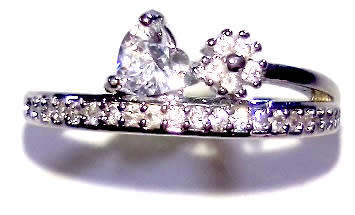 EXQUISITE! 0,75 Carat Simulated Diamond Ring Size 8 US
