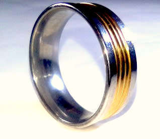 AWESOME! ! 100% Titanium Ring 8 mm Silver & Gold Size 11 US/V