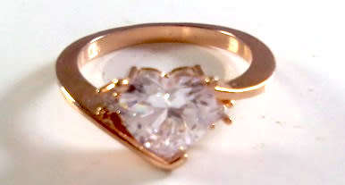 FASCINATING! Tocean Ring With Simulated Diamonds Size 8 US / P / 18