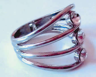 BEAUTIFUL! Ring With 3 1,75 Carat Simulated Diamonds *R 699* Size 8 US / P / 18