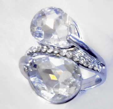 STUNNING! Ring With 2 2.00 Carrot  Simulated Diamonds Size 10 US / T / 20