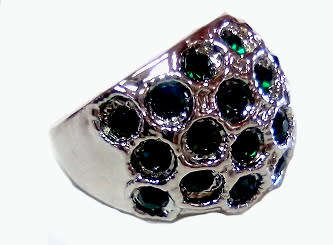 BEAUTIFUL! Ring With Simulated Emeralds Size 8 US/P