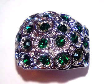BEAUTIFUL! Ring With Simulated Emeralds Size 8 US/P