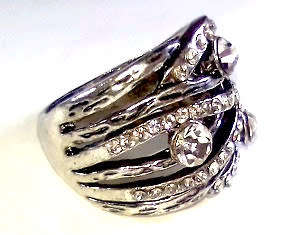 EXQUISITE! 1.75 Carat Simulated Diamond Ring Size 8 US/P