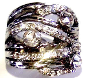 EXQUISITE! 1.75 Carat Simulated Diamond Ring Size 8 US/P