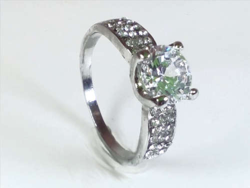 CAPTIVATING! Ring With 1,75 Carrot Hand Crafted Simulated Diamonds Size 8 US / P / 18
