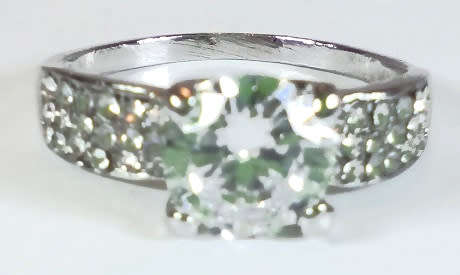 CAPTIVATING! Ring With 1,75 Carrot Hand Crafted Simulated Diamonds Size 8 US / P / 18