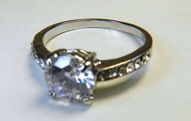 AMAZING! Ring With 1,25 Carat Hand Crafted Simulated Diamonds *R 599*  Size 8 US / P / 18