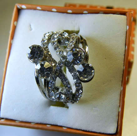 BEAUTIFUL! Ring With 1,25 Carat Simulated  Diamonds Size 7 US / N 17