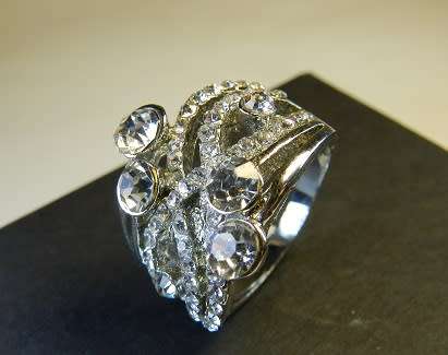 BEAUTIFUL! Ring With 1,25 Carat Simulated  Diamonds Size 7 US / N 17