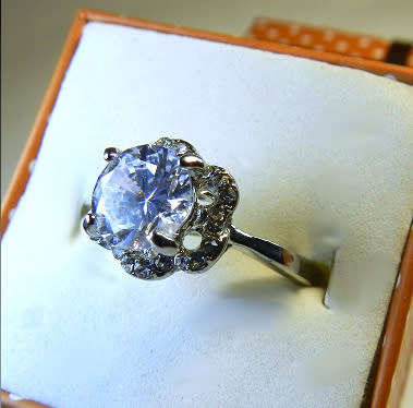 DAZZLING! 2,00 ct Simulated Diamond Ring *R 1099*  Size 7 US / N / 17