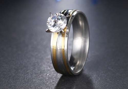 RETAIL PRICE: R 2 499 Titanium Princess Cut Ring With 2.00 ct Simulated Diamond Size 11 US
