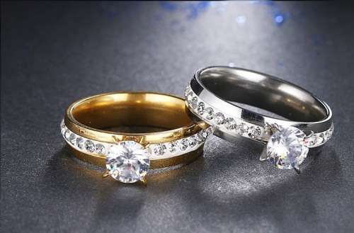 RETAIL PRICE: R 1 299 Titanium Princess Cut Ring With Simulated Diamonds (GOLD) Size 8 US