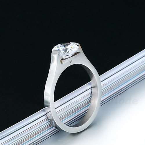 RETAIL PRICE: R 1 299 Titanium Ring With Simulated Diamond Size 9 US (SILVER)