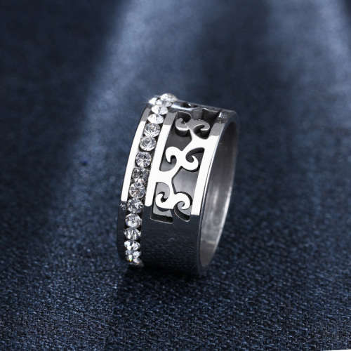 Retail Price R 1 699 Titanium Ring With Simulated Diamonds Size 10 US (SILVER ONLY)