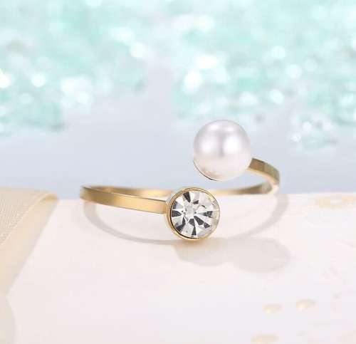 Retail Price: R 999 Titanium Princess Cut Ring With Simulated Diamond Size 9 US (GOLD ONLY)