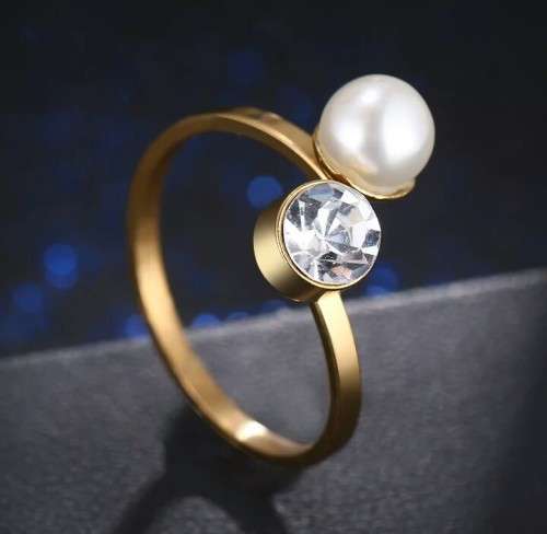 Retail Price: R 999 Titanium Princess Cut Ring With Simulated Diamond Size 9 US (GOLD ONLY)