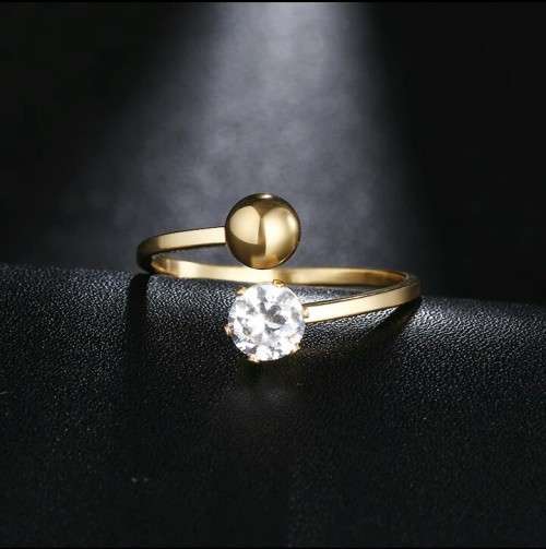Retail Price: R 999 Titanium Princess Cut Ring With Simulated Diamond Size 11 US (GOLD ONLY)