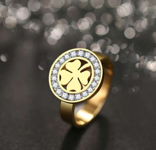 RETAIL PRICE: R 1 999 Titanium Four Leaf Clover Ring With Simulated Diamond Size 7;8 US (GOLD)