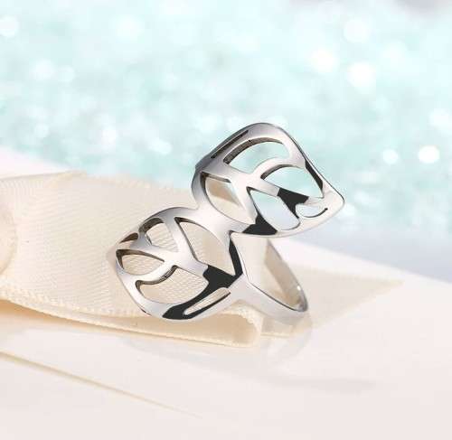 RETAIL PRICE: R 1 199 (NEVER FADE) Titanium Leaf Ring Size 8 US (SILVER ONLY)