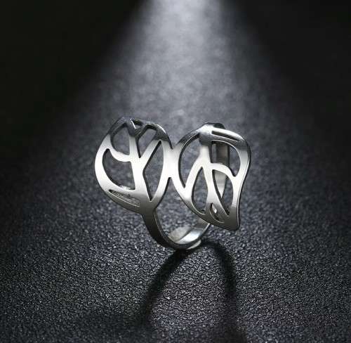 RETAIL PRICE: R 1 199 Titanium Leaf Ring Size 10 US (SILVER ONLY)