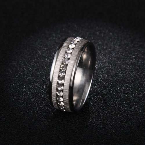 RETAIL PRICE: R 1 599 Titanium Ring With Simulated Diamonds Size 8 US (GOLD ONLY)
