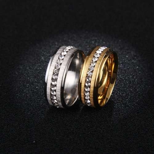 RETAIL PRICE: R 1 599 Titanium Ring With Simulated Diamonds Size 8 US (GOLD ONLY)