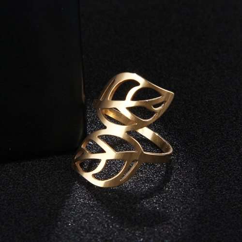 RETAIL PRICE: R 1 199 (NEVER FADE) Titanium Leaf Ring Size 8 US (SILVER ONLY)