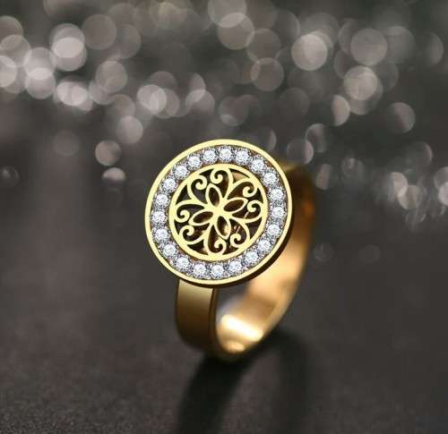 RETAIL PRICE: R 1 999 Titanium Chinese Flower Ring With Simulated Diamond Size 10 US (GOLD)