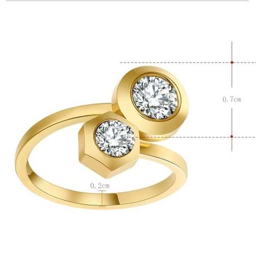RETAIL PRICE: R 2 399 Titanium Princess Cut Ring With Simulated Diamonds Size 10 US (GOLD)