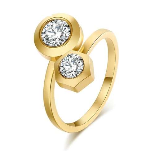RETAIL PRICE: R 2 399 Titanium Princess Cut Ring With Simulated Diamonds Size 10 US (GOLD)