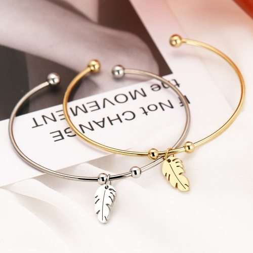RETAIL PRICE: R 999 Titanium Whimsical Feather Bracelet (SILVER)