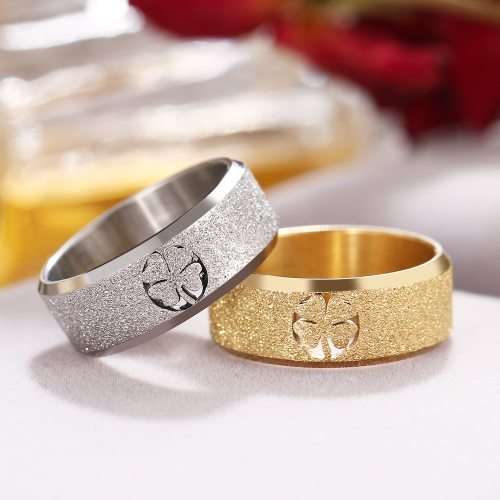 RETAIL PRICE: R 999 Frosted Titanium Clover Ring Size 10 US(SILVER ONLY)