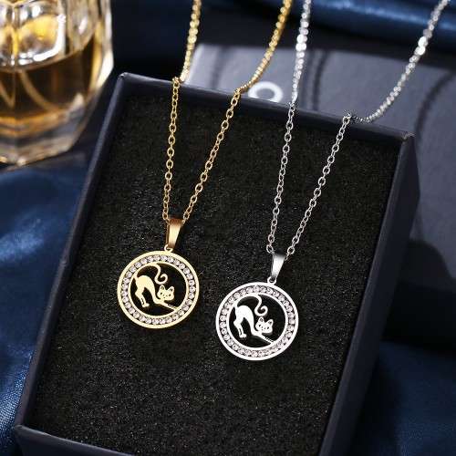 RETAIL PRICE:R1 099 (NEVER FADE) Titanium "Cat" Necklace With Simulated Diamonds 45 cm (SILVER)