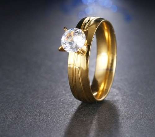RETAIL PRICE: R 1 299 Titanium Princess Cut Ring With Simulated Diamonds (GOLD) Size 9 US