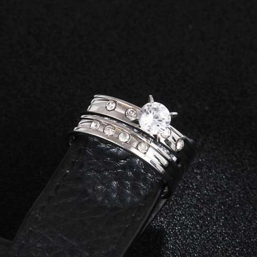 Retail Price: R 2 999 (NEVER FADE) Titanium Ring Set With Swarovski Crystals Size 10US (SILVER ONLY)