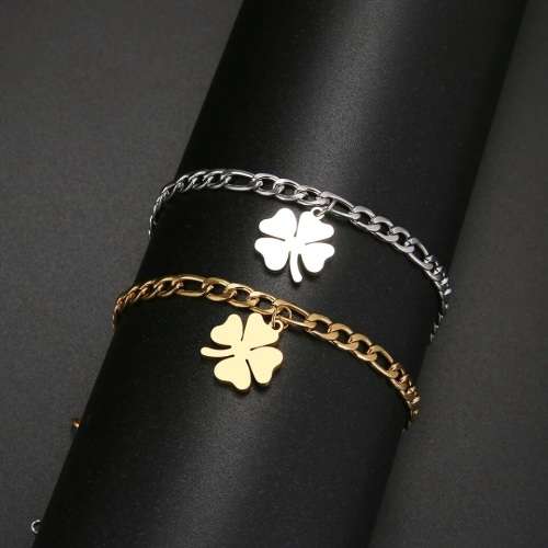 RETAIL PRICE: R 1 599 (NEVER FADE) Titanium "Clover" Bracelet 18 cm (SILVER ONLY)