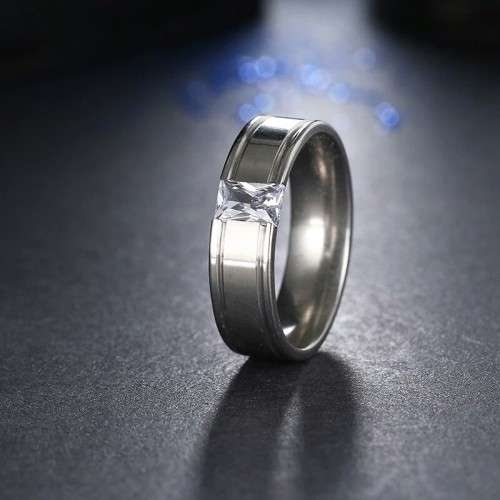 RETAIL PRICE: R 1 099 Titanium (NEVER FADE) Diamond Ring Size 9 US (SILVER ONLY)