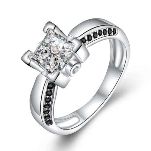 Retail Price R2799 1.25 CT SOLID 925 STERLING SILVER MODERN RING SIZE 7 US
