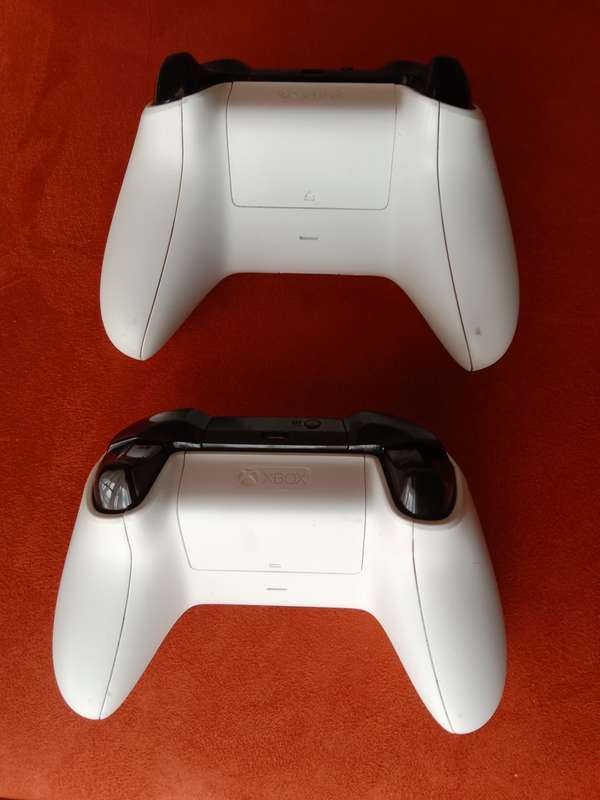 Xbox One S + 2 XOne S controllers