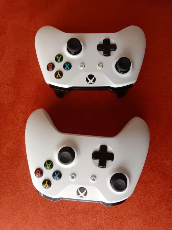Xbox One S + 2 XOne S controllers