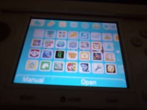**Urgent sale** Nintendo 3DS with 18 games